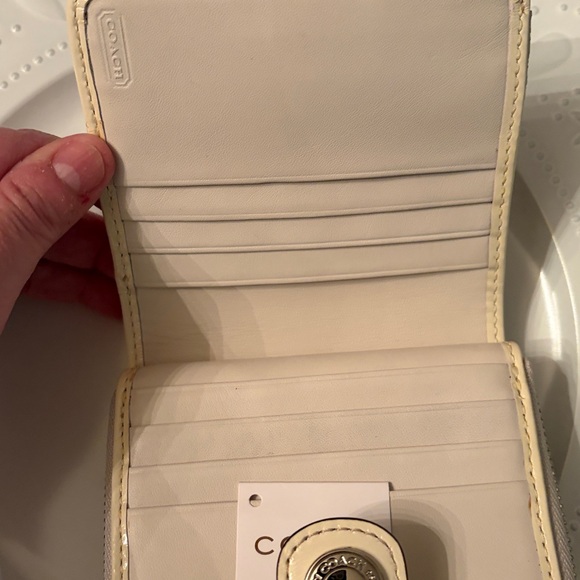 Coach signature med zip around wallet BNWT - Picture 4 of 12